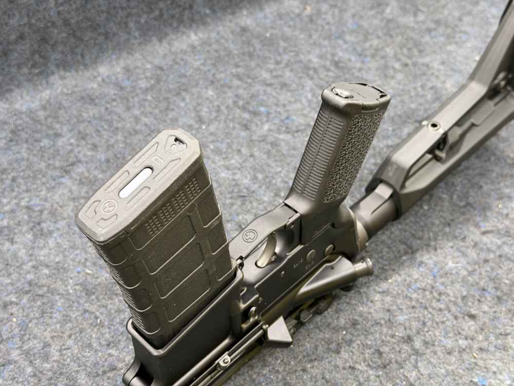 FN MODEL FN-15 TACTICAL SEMI-AUTO RIFLE 5.56 W/2 MAGS & MANUAL-img-23