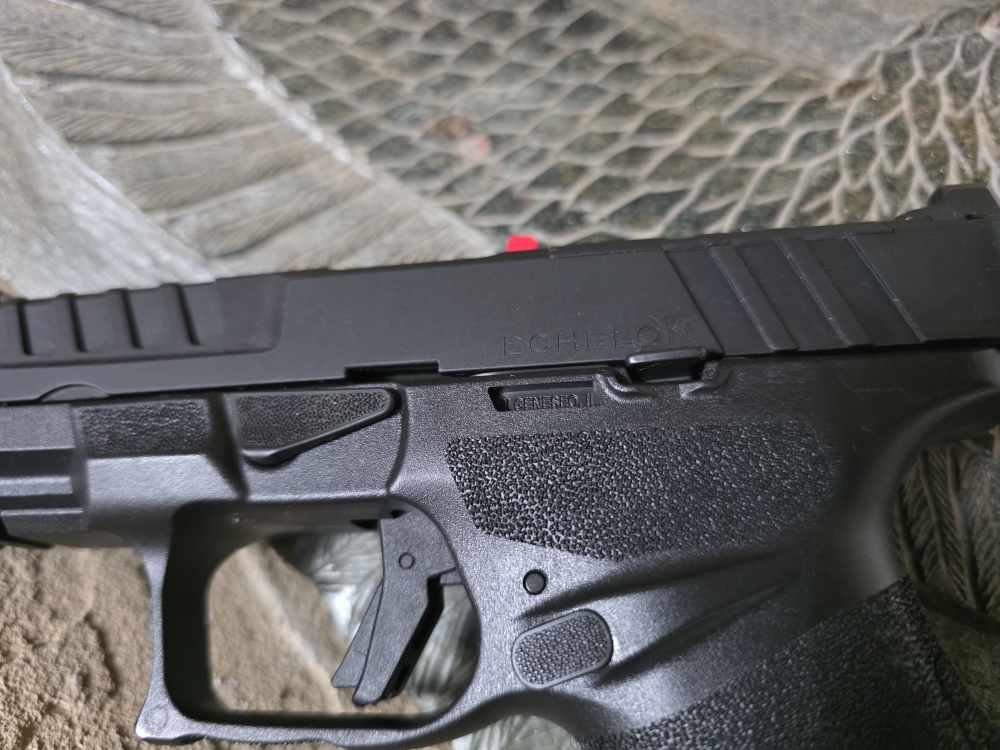 Springfield Echelon 9mm Black 4.5" 3 dot EC94598-3D-img-4