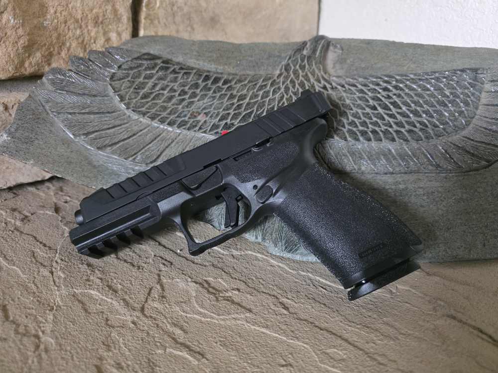 Springfield Echelon 9mm Black 4.5" 3 dot EC94598-3D-img-3