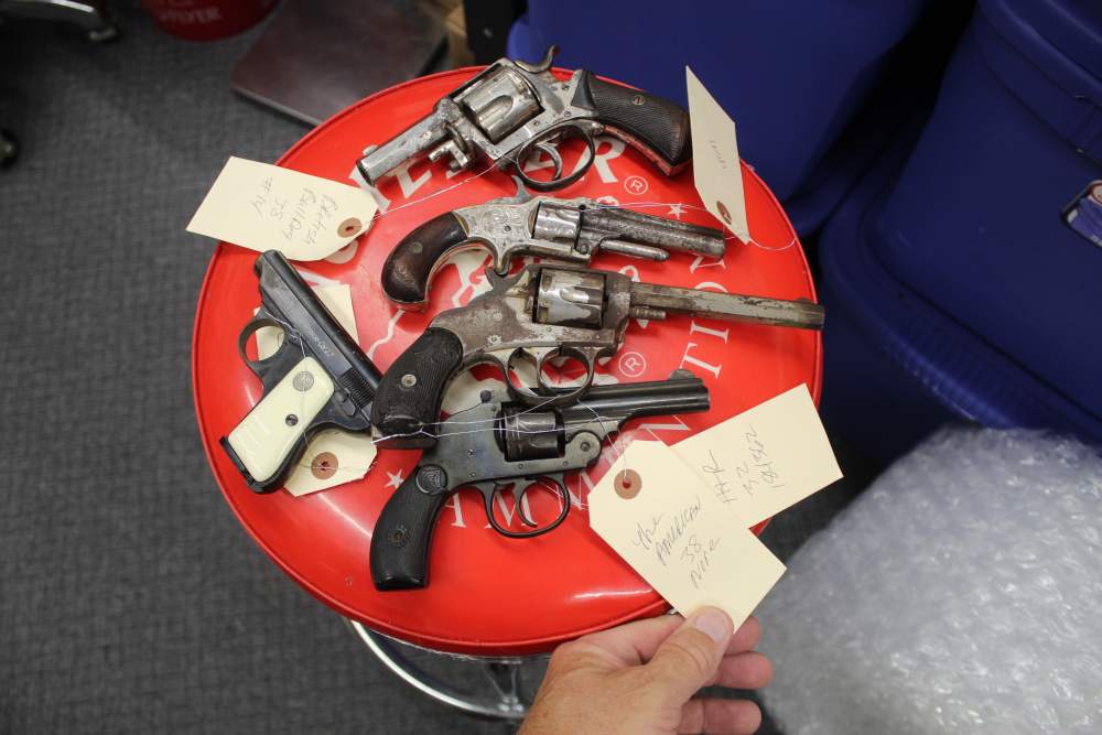 6 OLF VINTAGE PISTOLS NO RESERVE-img-1