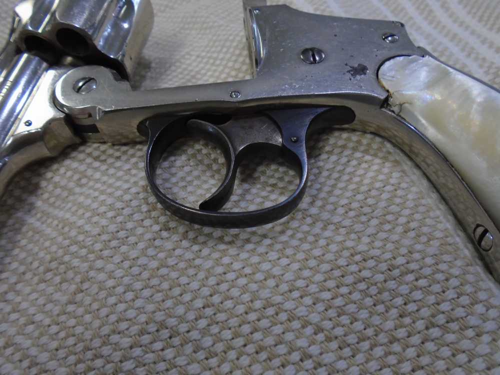 Smith & Wesson safety hammerless 5th model .38s&w nickel pearl grips -img-5