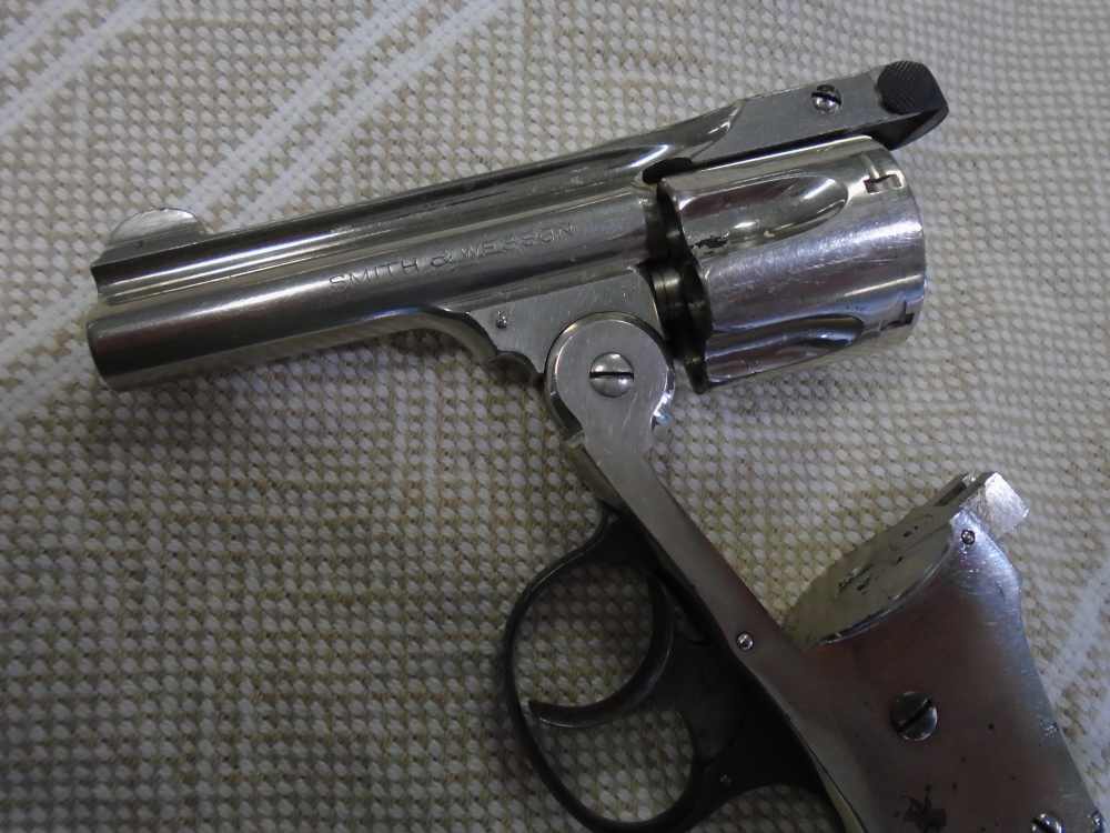 Smith & Wesson safety hammerless 5th model .38s&w nickel pearl grips -img-4