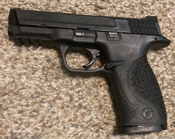 S&W M&P40 with Night Sights-img-0