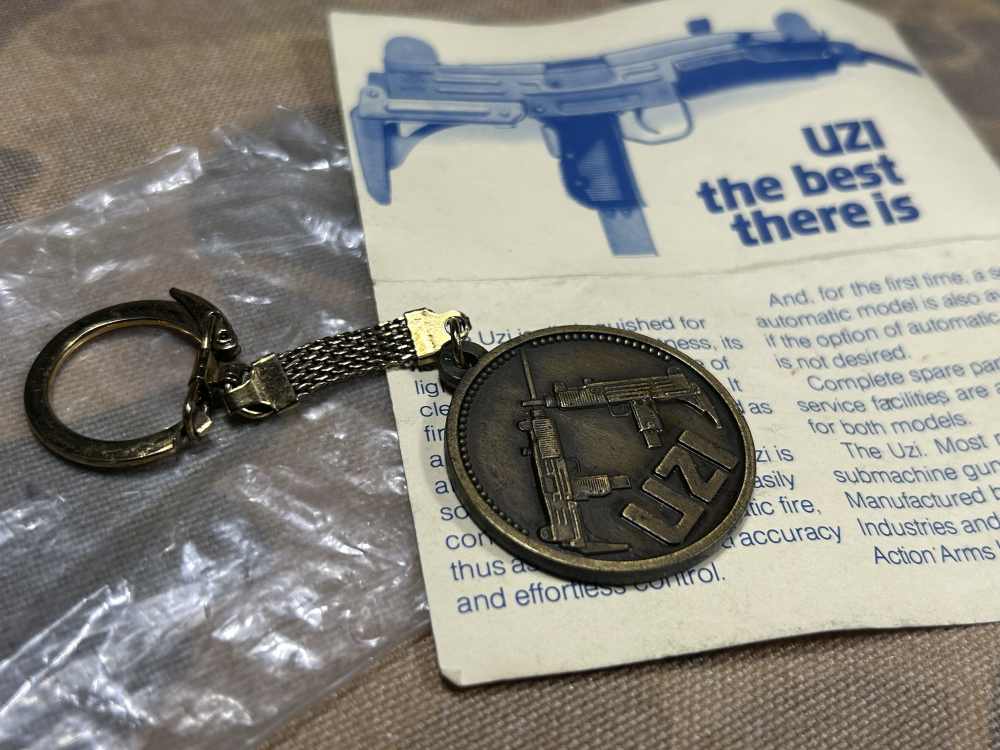 VTG 80s ACTION ARMS UZI bronze Keychain NOS MINT IN WRAP RARE collectible -img-2