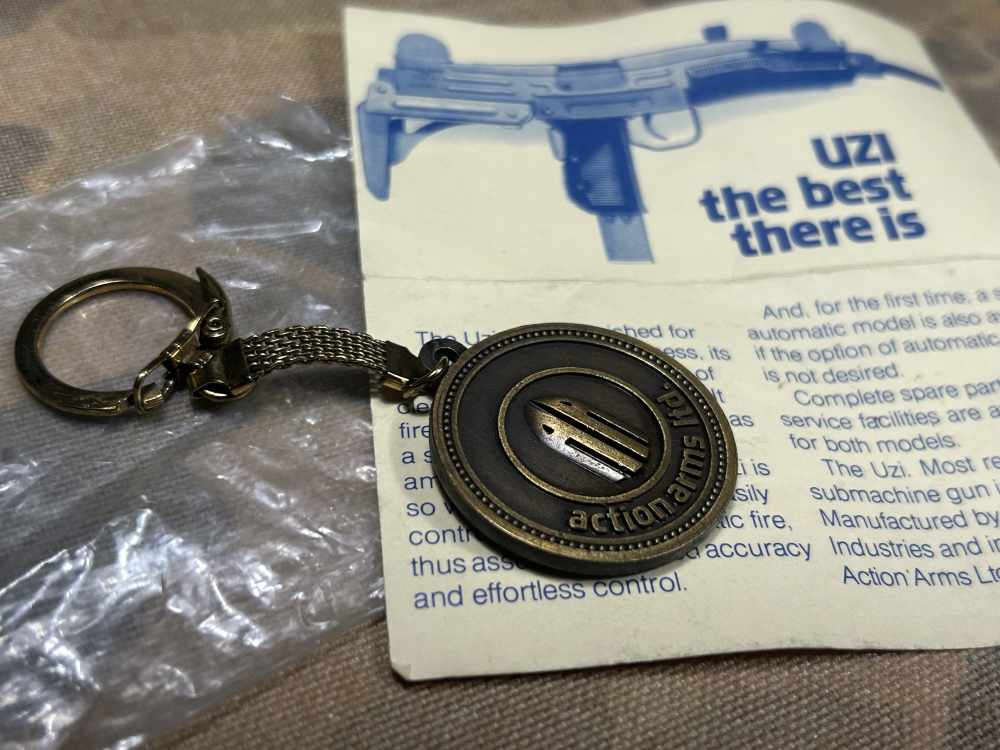 VTG 80s ACTION ARMS UZI bronze Keychain NOS MINT IN WRAP RARE collectible -img-3