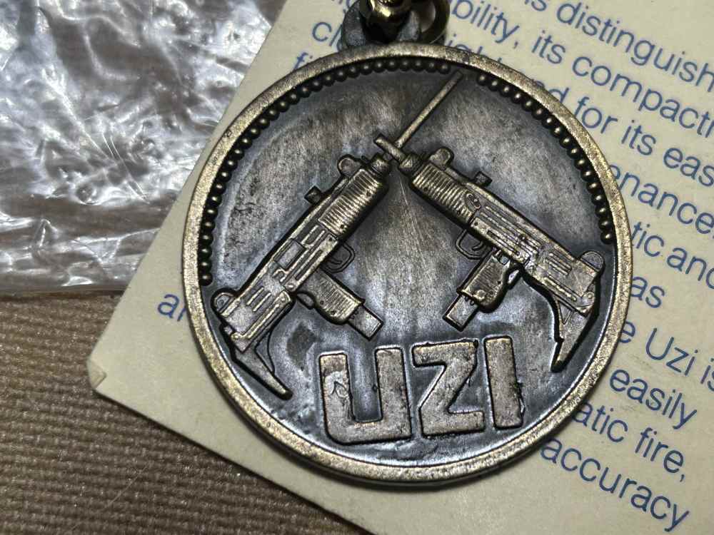 VTG 80s ACTION ARMS UZI bronze Keychain NOS MINT IN WRAP RARE collectible -img-5
