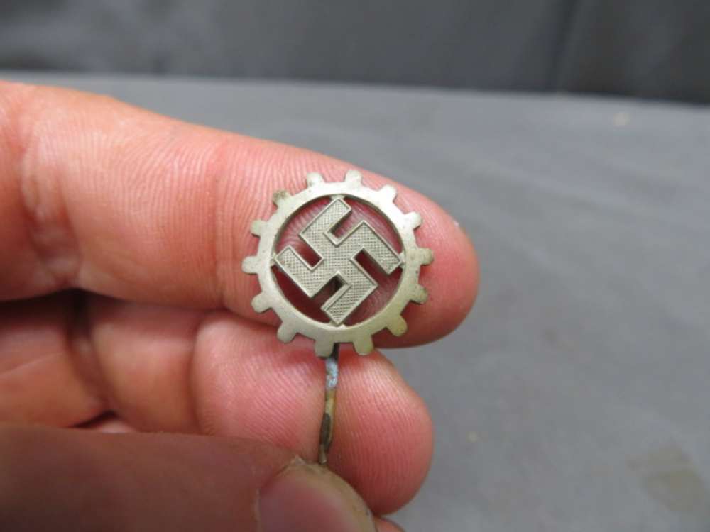 LOT OF 3 ORIGINAL WWII GERMAN STICKPINS-DAF, NSBO, FAITHFUL SERVICE-img-4