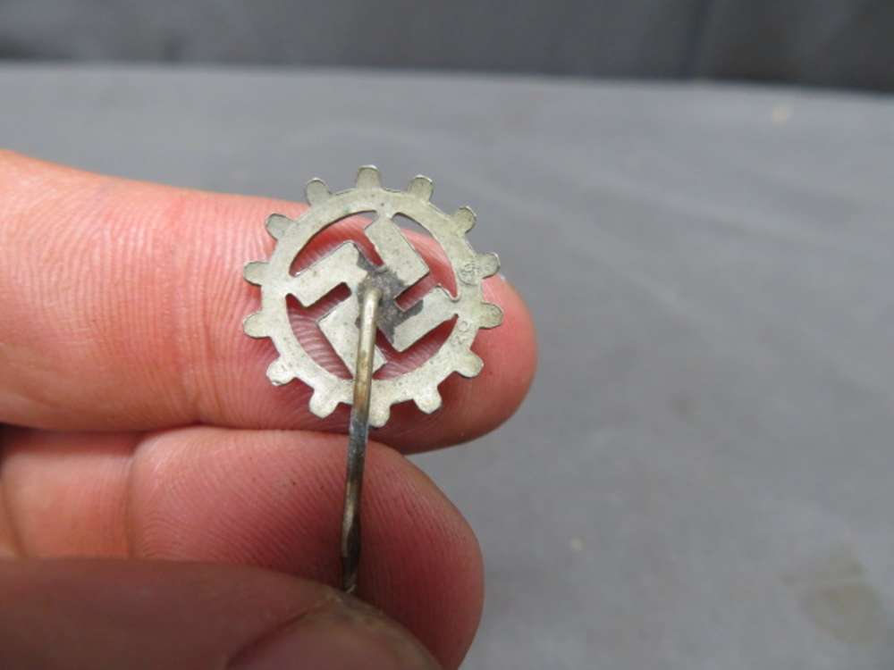 LOT OF 3 ORIGINAL WWII GERMAN STICKPINS-DAF, NSBO, FAITHFUL SERVICE-img-5