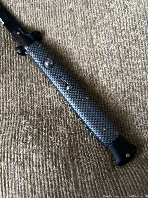 Switchblade with serrated blade -img-2
