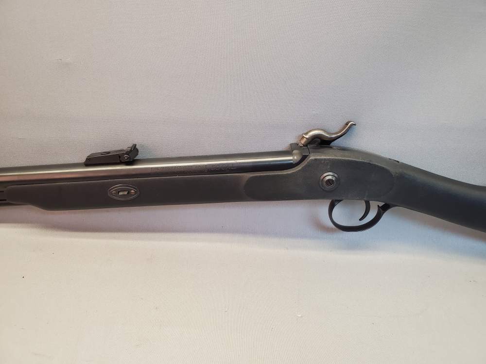 THOMPSON CENTER ARMS NEW ENGLANDER BLACK POWDER RIFLE 50 CAL SYN STOCK-img-3