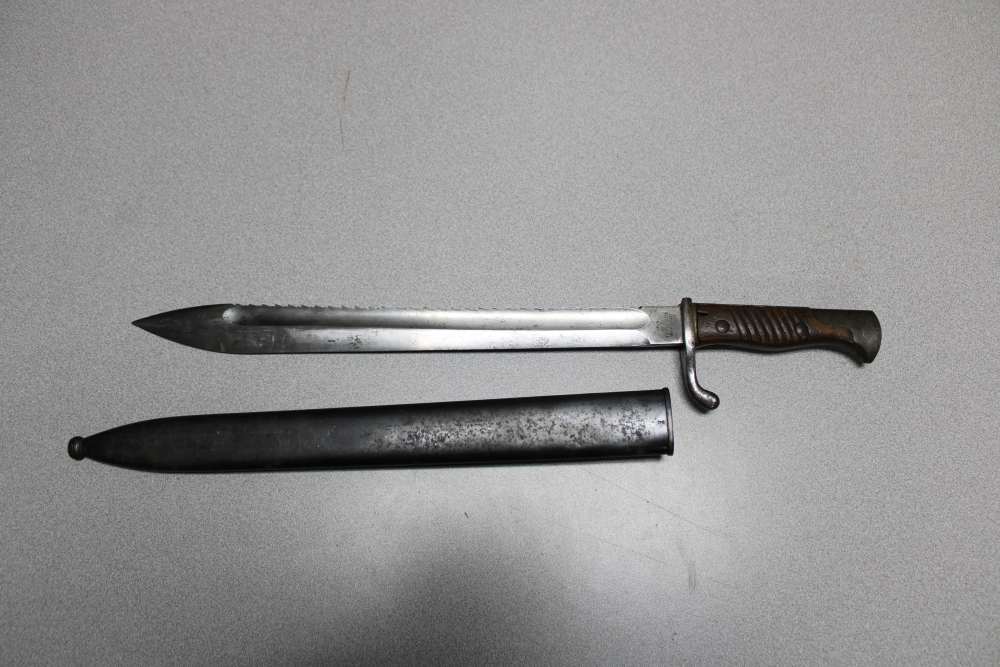 WWI Original German M1898/05 Sawback Bayonet-img-1