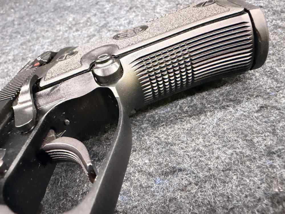 BERETTA 80X CHEETAH .380 ACP w/BOX, TWO MAGS-img-8