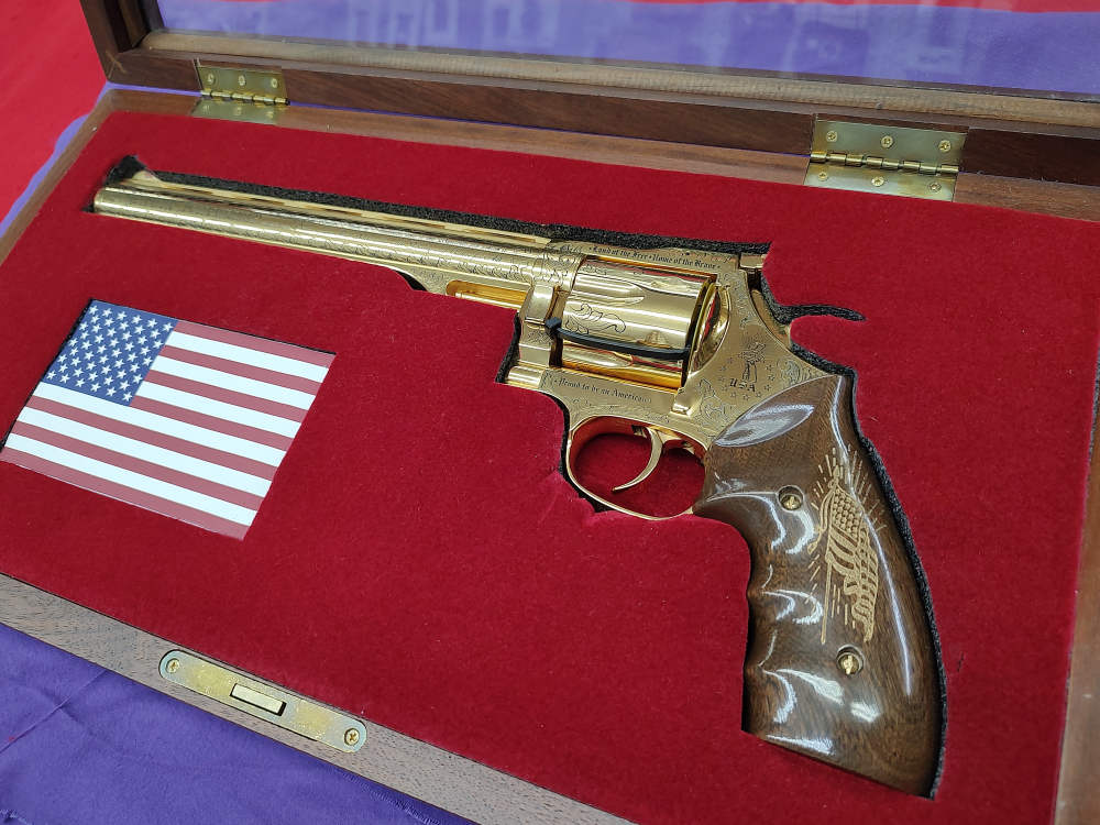 Dan Wesson  American Historical Gold 24KT  Plated  44 Magnum-img-1