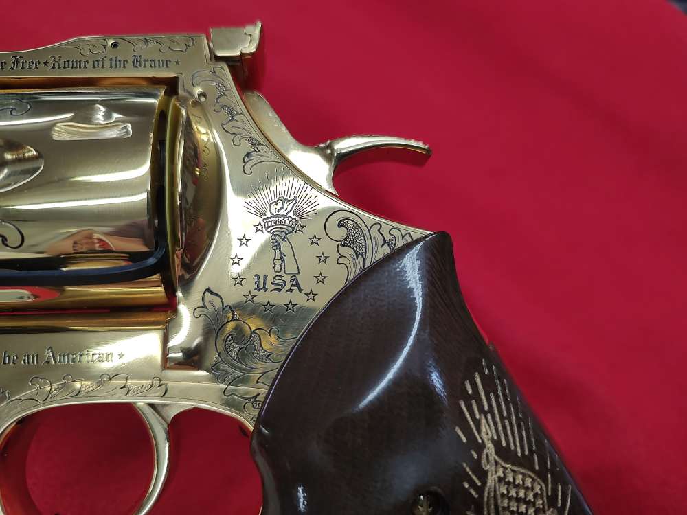 Dan Wesson  American Historical Gold 24KT  Plated  44 Magnum-img-9