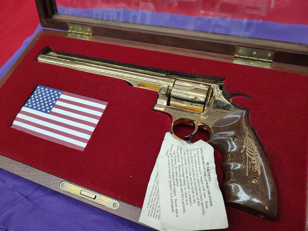 Dan Wesson  American Historical Gold 24KT  Plated  44 Magnum-img-4