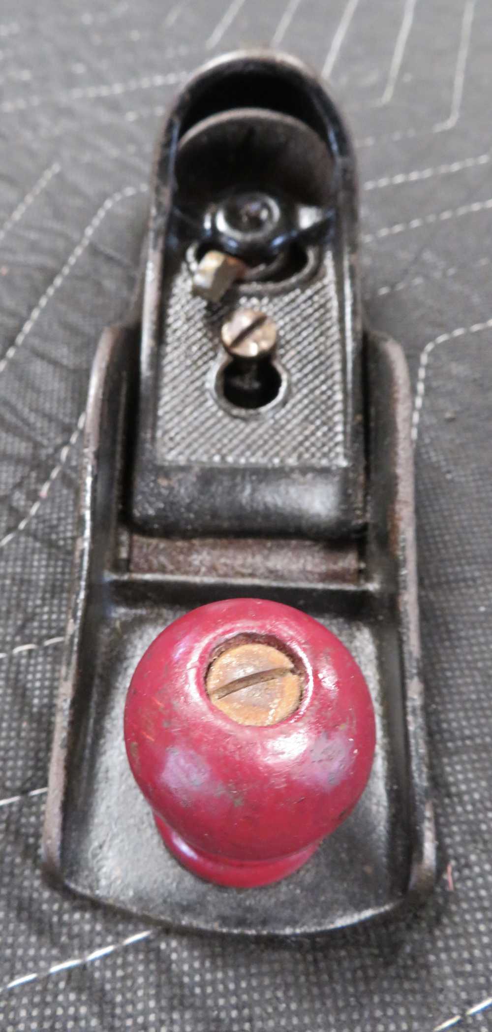 A vintage red handle Dunlap seven-inch woodworking plane -img-5