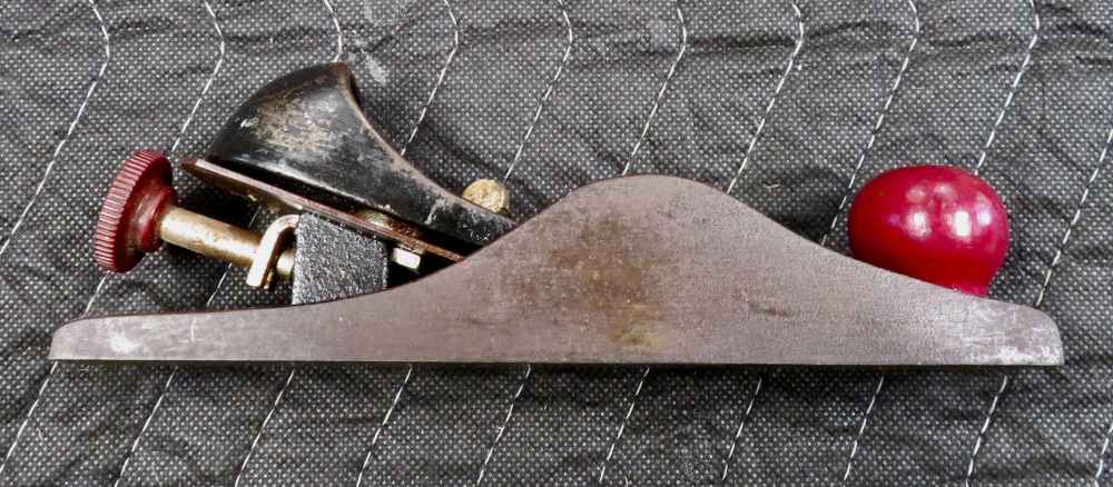 A vintage red handle Dunlap seven-inch woodworking plane -img-0
