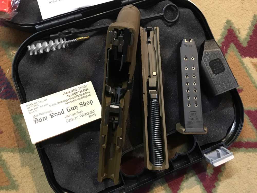 Glock 17 Larry Vickers FDE 9mm Serial #8822LAV-img-3