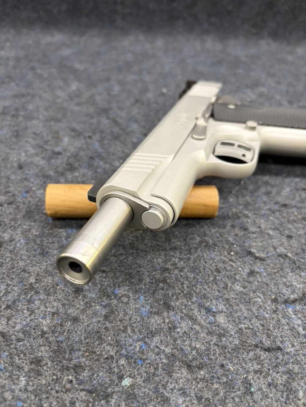 KIMBER RIMFIRE TARGET .22LR w/BOX & TWO MAGS-img-9
