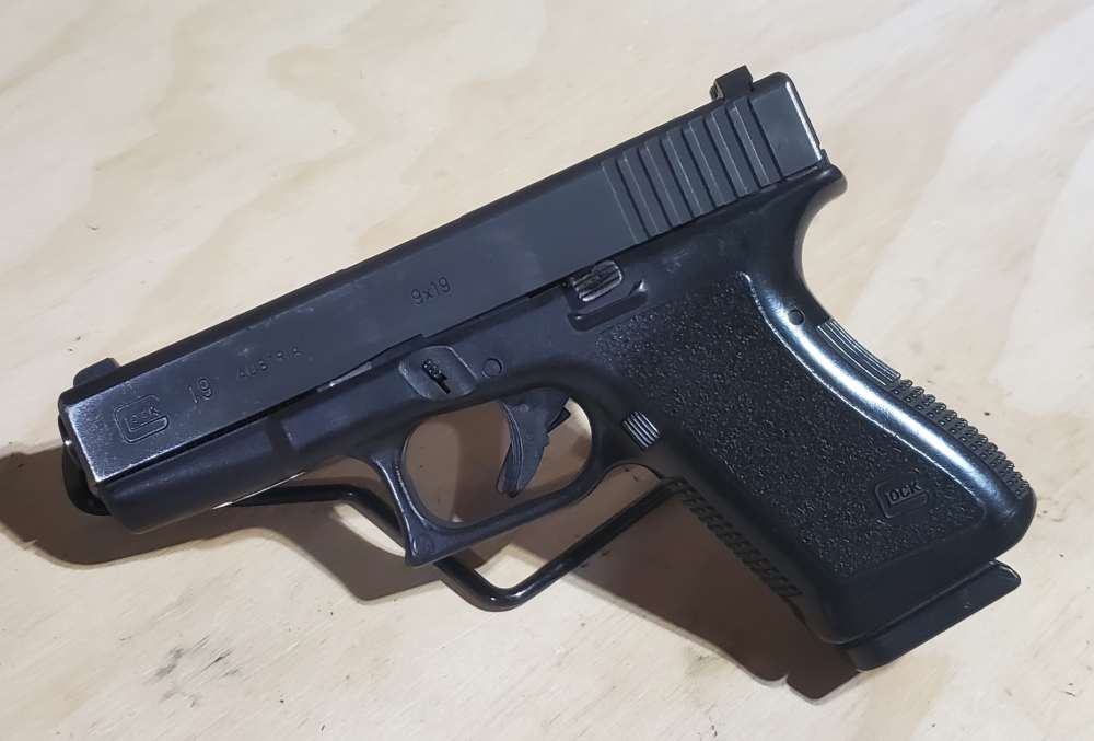 Police Trade-in Glock 19 Gen 2 9mm -img-1