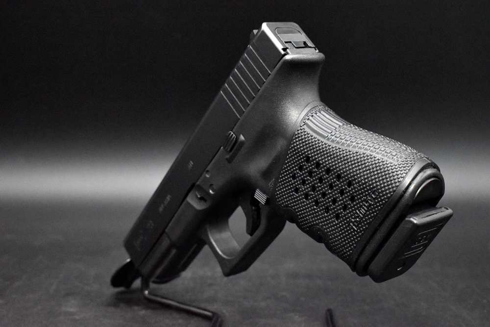 Glock 23 Gen 3 .40 S&W Compact Carry (4) Magazines-img-3