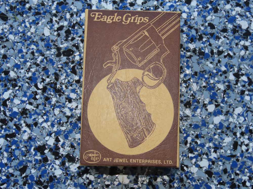 Beautiful Smooth Wood COLT PYTHON Grips  Art  Jewel Eagle Box No Reserve-img-1