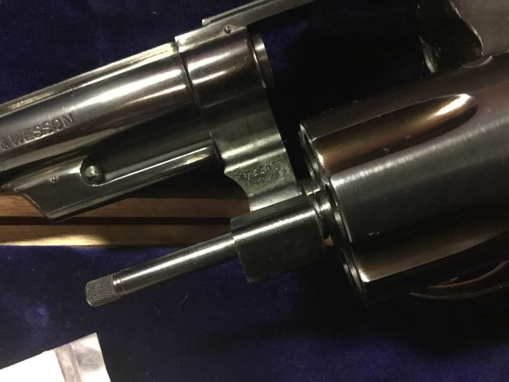 Smith & Wesson model 29-2 W/ Display Box-img-2