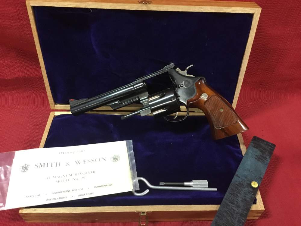 Smith & Wesson model 29-2 W/ Display Box-img-1