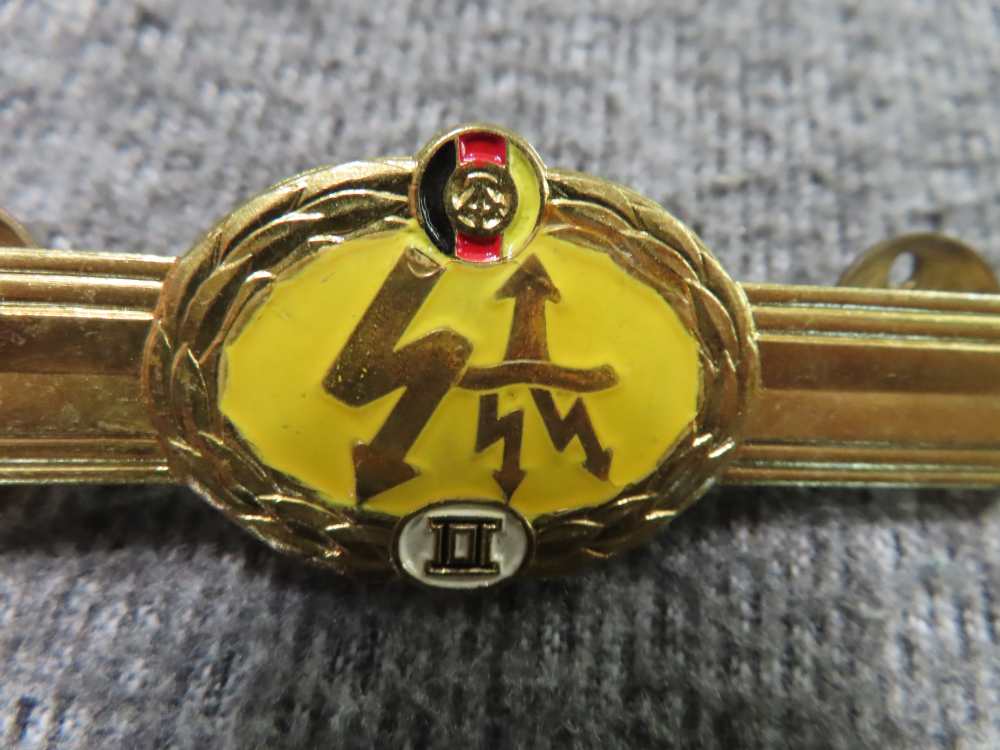 34 PIECE SOVIET RUSSIAN AND EAST GERMAN MILITARY PATCHES, COLLAR TABS-img-26