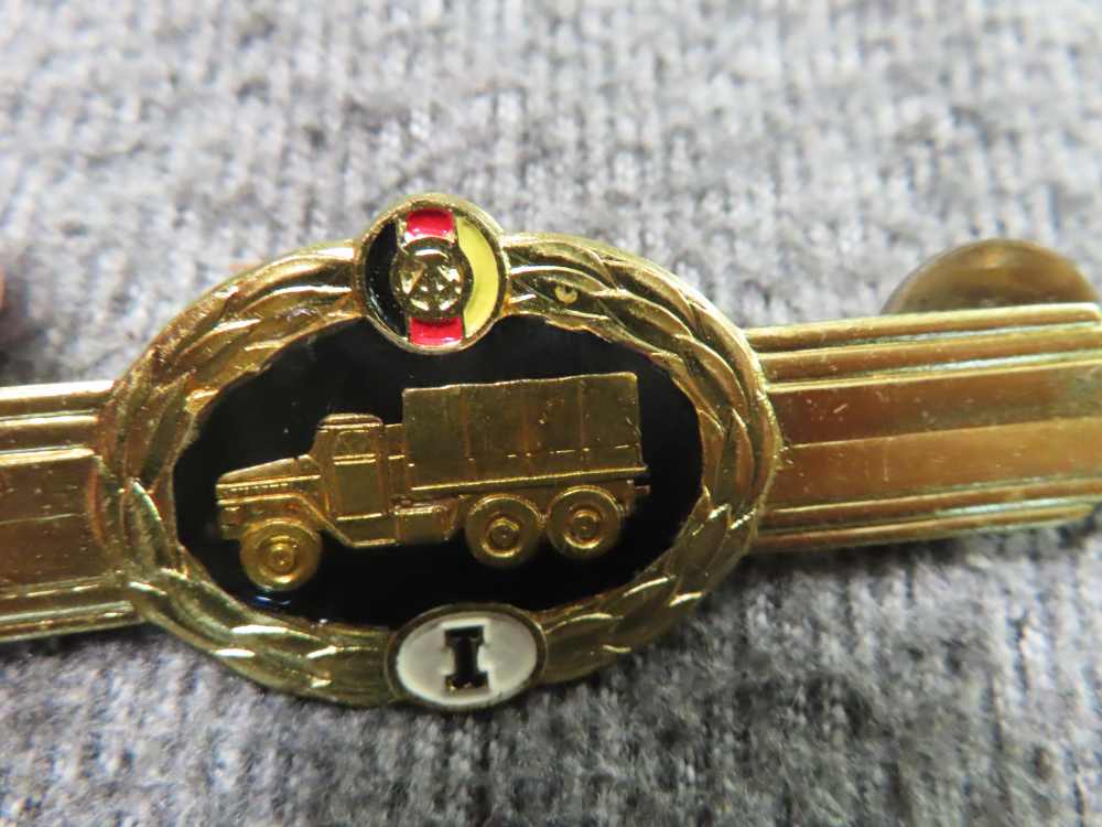 34 PIECE SOVIET RUSSIAN AND EAST GERMAN MILITARY PATCHES, COLLAR TABS-img-24