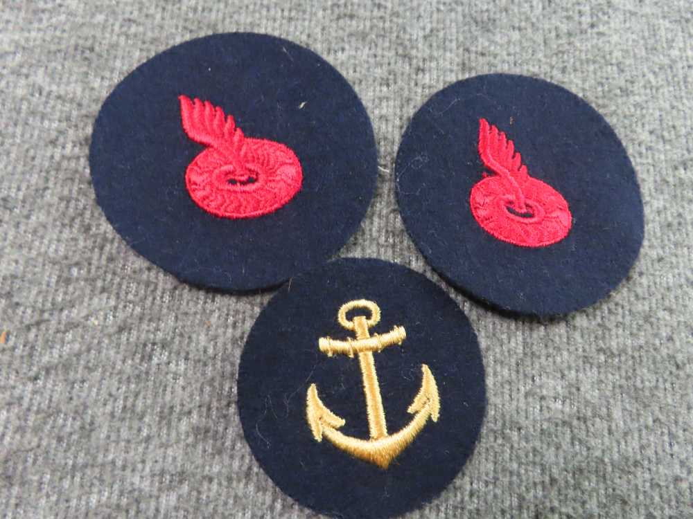 34 PIECE SOVIET RUSSIAN AND EAST GERMAN MILITARY PATCHES, COLLAR TABS-img-3