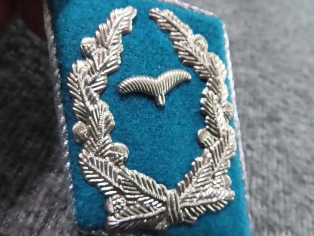 34 PIECE SOVIET RUSSIAN AND EAST GERMAN MILITARY PATCHES, COLLAR TABS-img-18