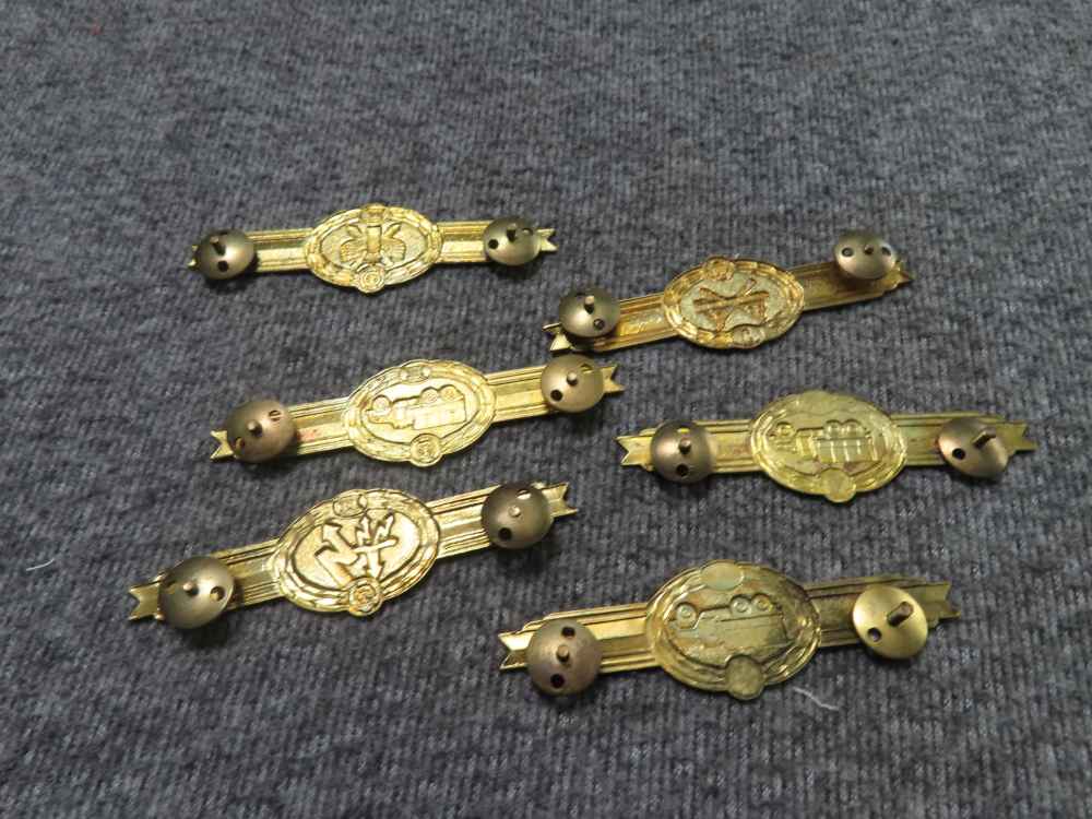 34 PIECE SOVIET RUSSIAN AND EAST GERMAN MILITARY PATCHES, COLLAR TABS-img-27