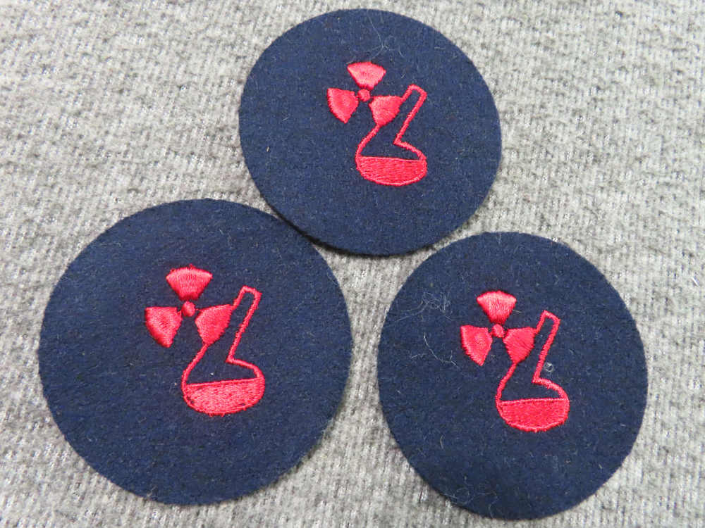 34 PIECE SOVIET RUSSIAN AND EAST GERMAN MILITARY PATCHES, COLLAR TABS-img-5