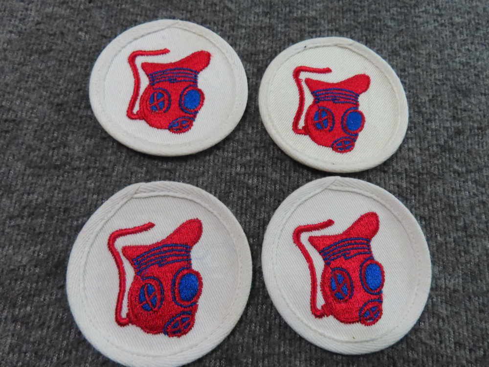 34 PIECE SOVIET RUSSIAN AND EAST GERMAN MILITARY PATCHES, COLLAR TABS-img-1