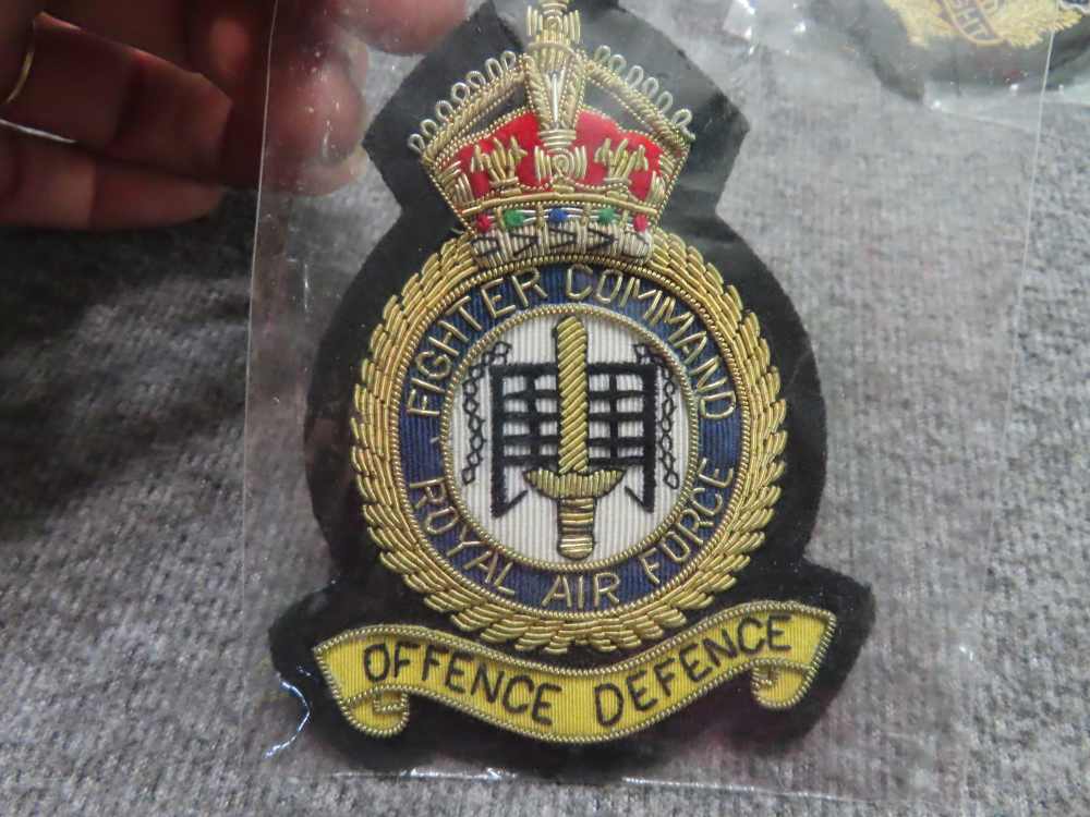 10 AMERICAN AND 12 BRITISH PATCHES, ALL CURRENT ISSUE AND IN EXCELLENT COND-img-1