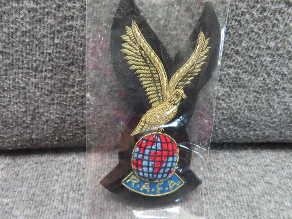 10 AMERICAN AND 12 BRITISH PATCHES, ALL CURRENT ISSUE AND IN EXCELLENT COND-img-12