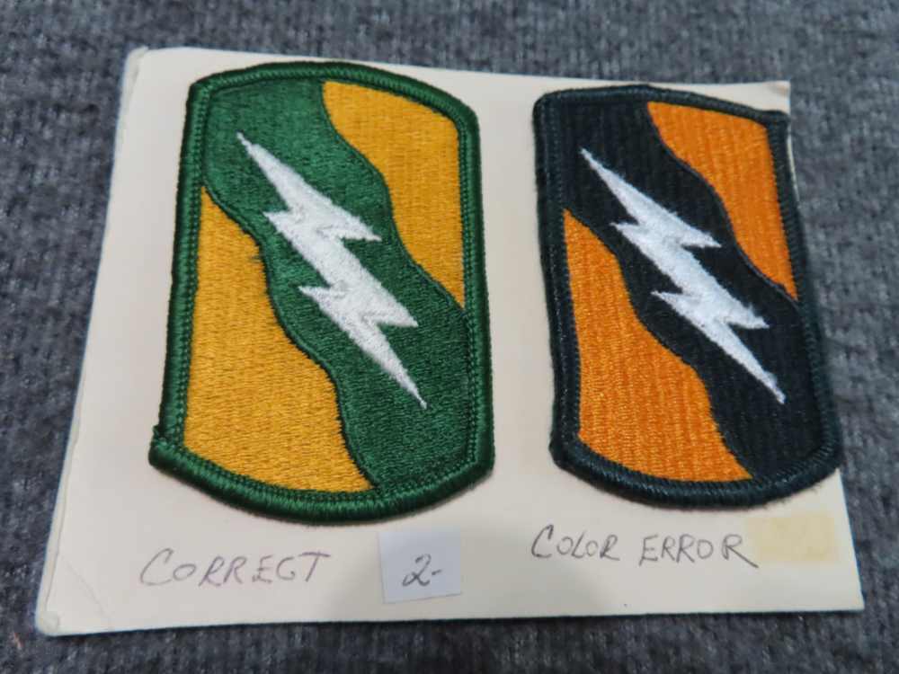 10 AMERICAN AND 12 BRITISH PATCHES, ALL CURRENT ISSUE AND IN EXCELLENT COND-img-11