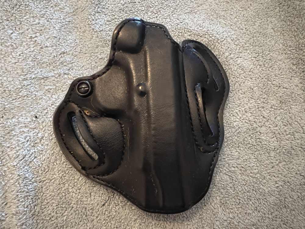 VINTAGE DeSANTIS No. 84 AUTO LEATHER HOLSTER -img-0