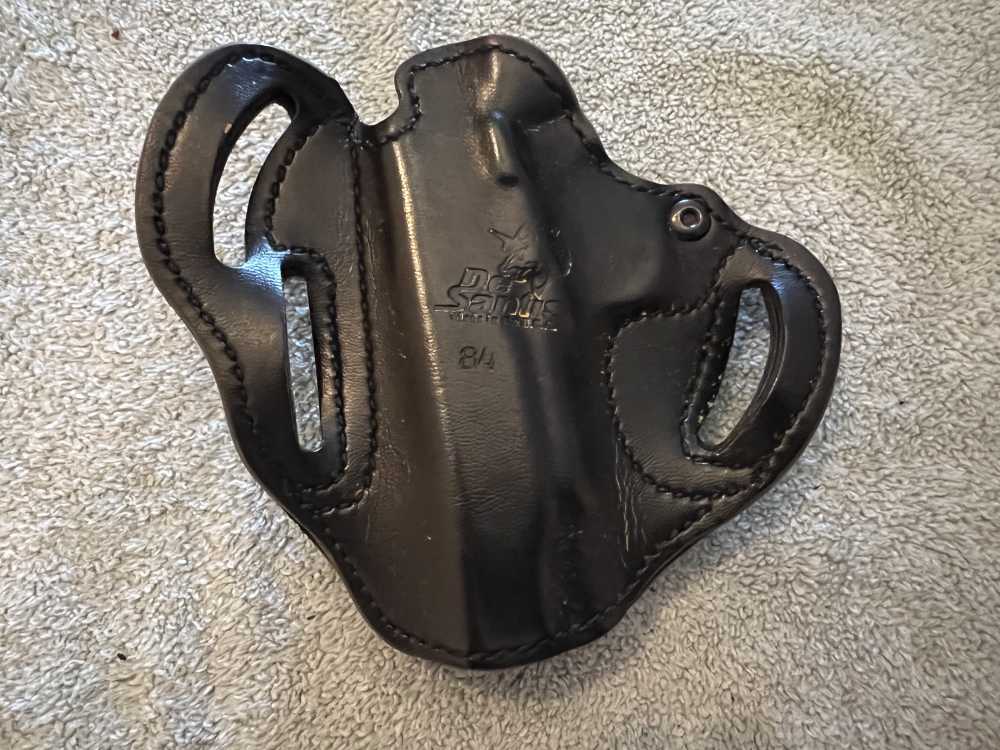 VINTAGE DeSANTIS No. 84 AUTO LEATHER HOLSTER -img-1