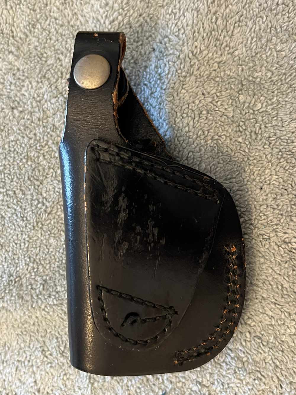 VINTAGE SMALL UNKNOWN BLACK LEATHER CLIP HOLSTER-img-0