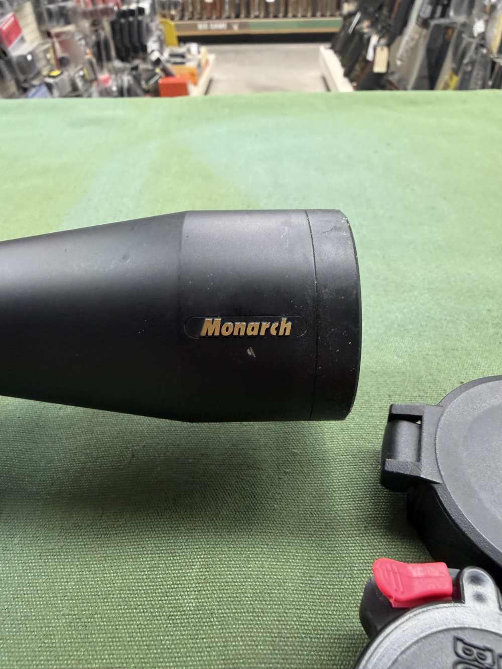 Nikon Monarch 5-20x44 side locking parallax  folding caps nice condition -img-2
