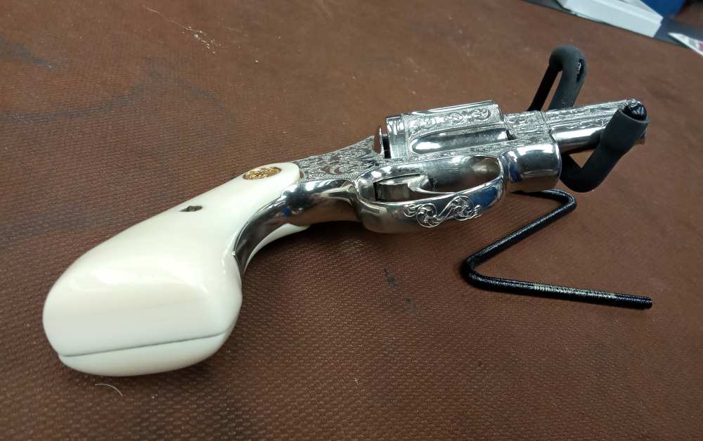 Colt detective special CUSTOM ENGRAVED.38 SPL Revolver -img-12