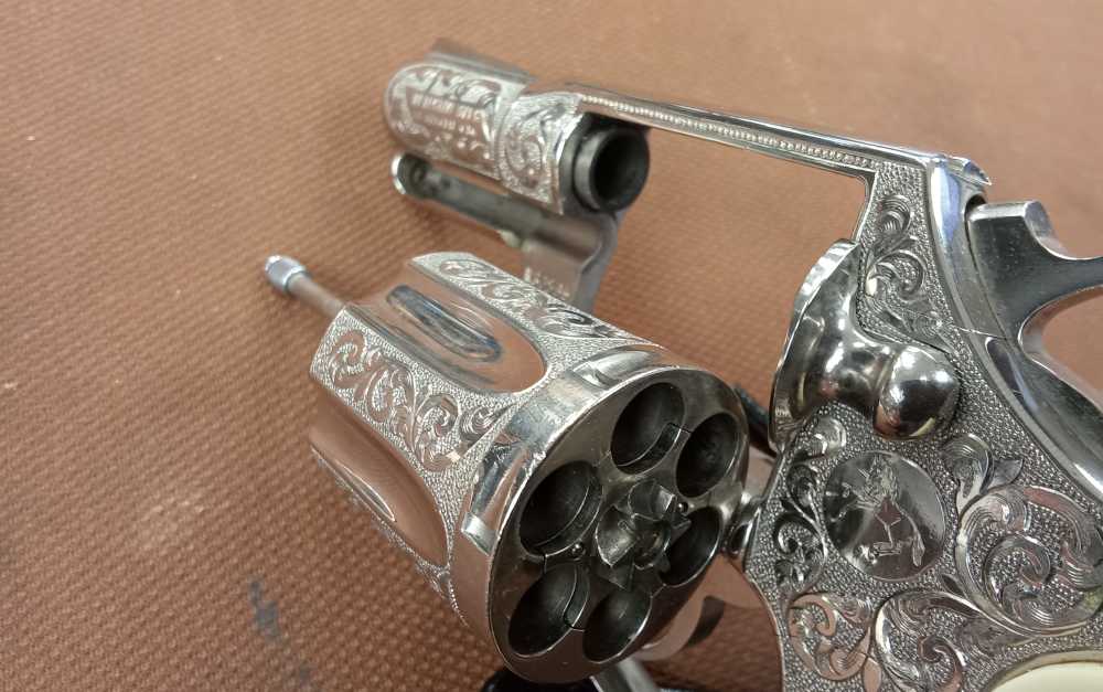 Colt detective special CUSTOM ENGRAVED.38 SPL Revolver -img-13