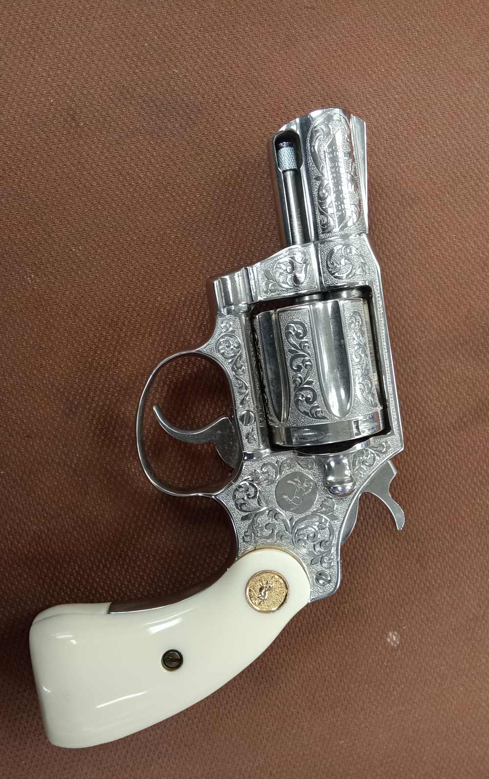 Colt detective special CUSTOM ENGRAVED.38 SPL Revolver -img-16