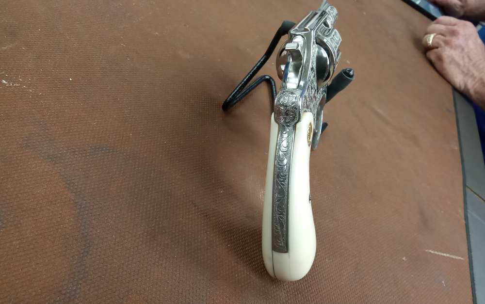 Colt detective special CUSTOM ENGRAVED.38 SPL Revolver -img-11