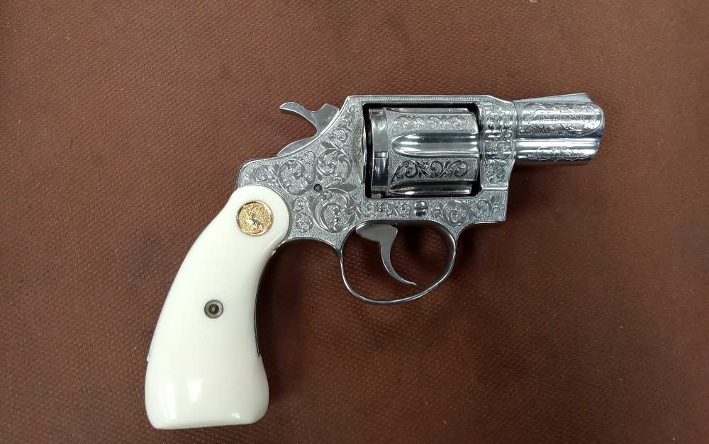 Colt detective special CUSTOM ENGRAVED.38 SPL Revolver -img-17