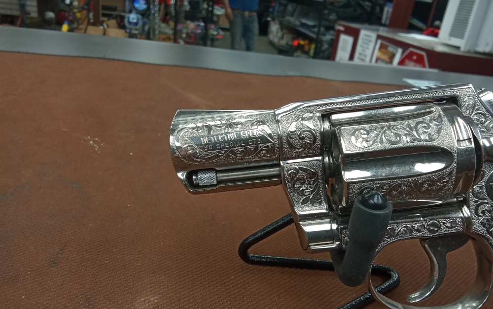Colt detective special CUSTOM ENGRAVED.38 SPL Revolver -img-2