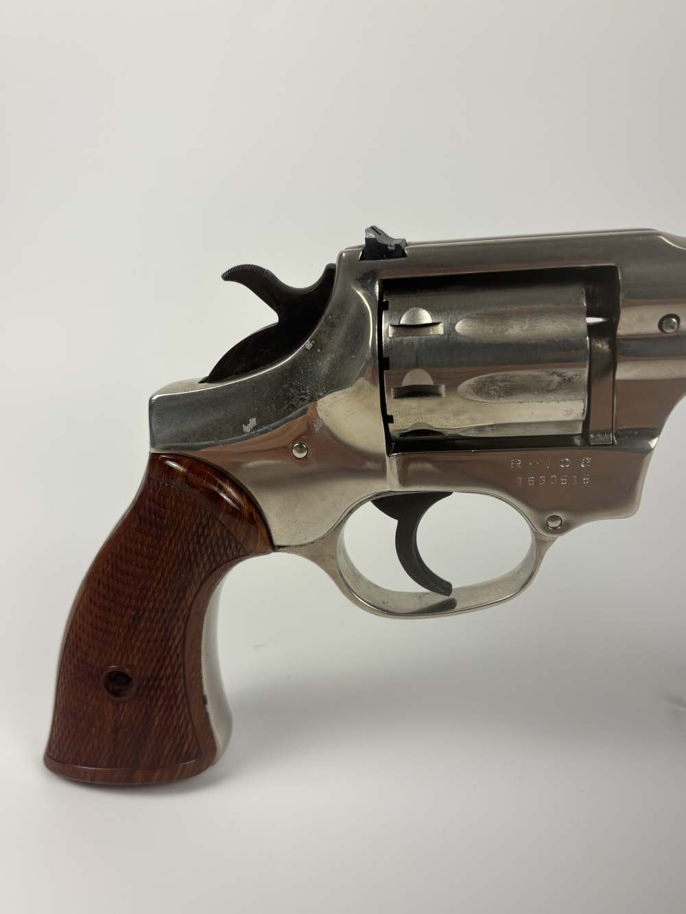 High Standard Sentinel deluxe (Model R-106) 22 LR 9 shot nickel -img-1