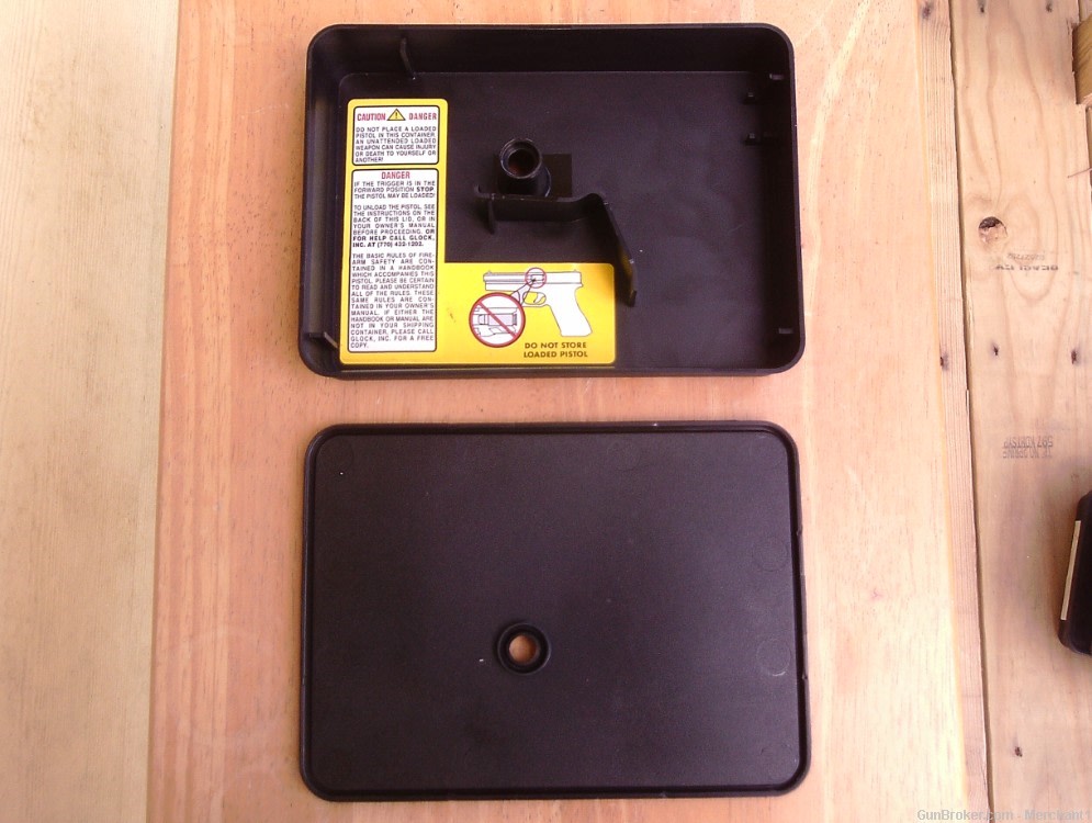 1) Glock Tupperware Box 17 9mm -img-0